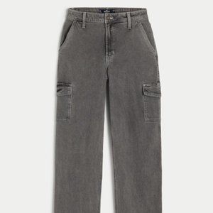 Hollister ultra high-rise cargo dad pants. Size:  2-R/3-R/26W